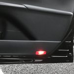 車のカーテシーランプをレッドにしてみる